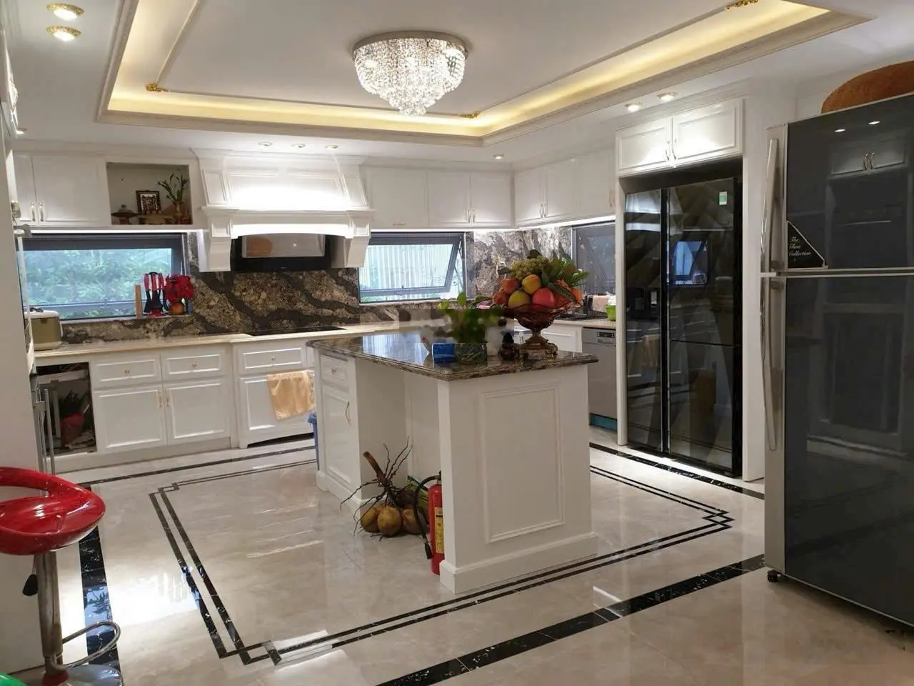 Bán Biệt Thự Nam Thông 3 - Phú Mỹ Hưng, Quận 7. DT 342m2, DTSD 541m2. 5PN , có sân vườn, hầm