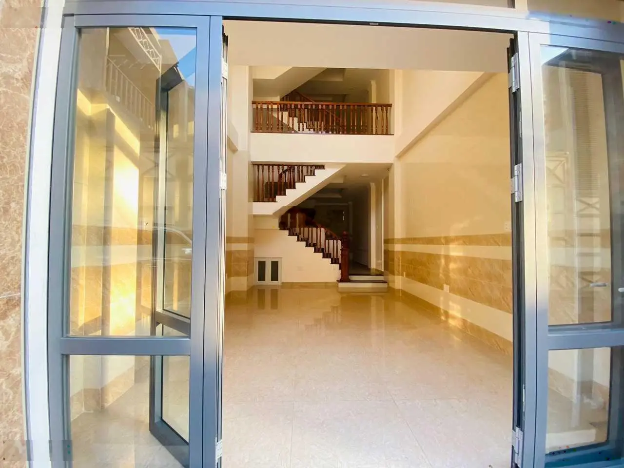 Giảm 1tỷ cần bán nhanh Nhà Phố 3 lầu (SHR ô tô 7 chỗ vào nhà) trục Quốc Lộ 13 - Ngã 4 Bình Triệu