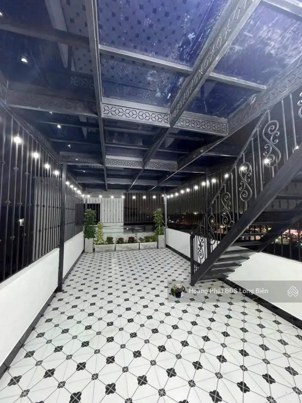 Bán nhà Phố Trạm - Long Biên. Thang Máy, Kinh Doanh, cách 1 nhà ra Phố. 60m x 8T. Lh 0965858116