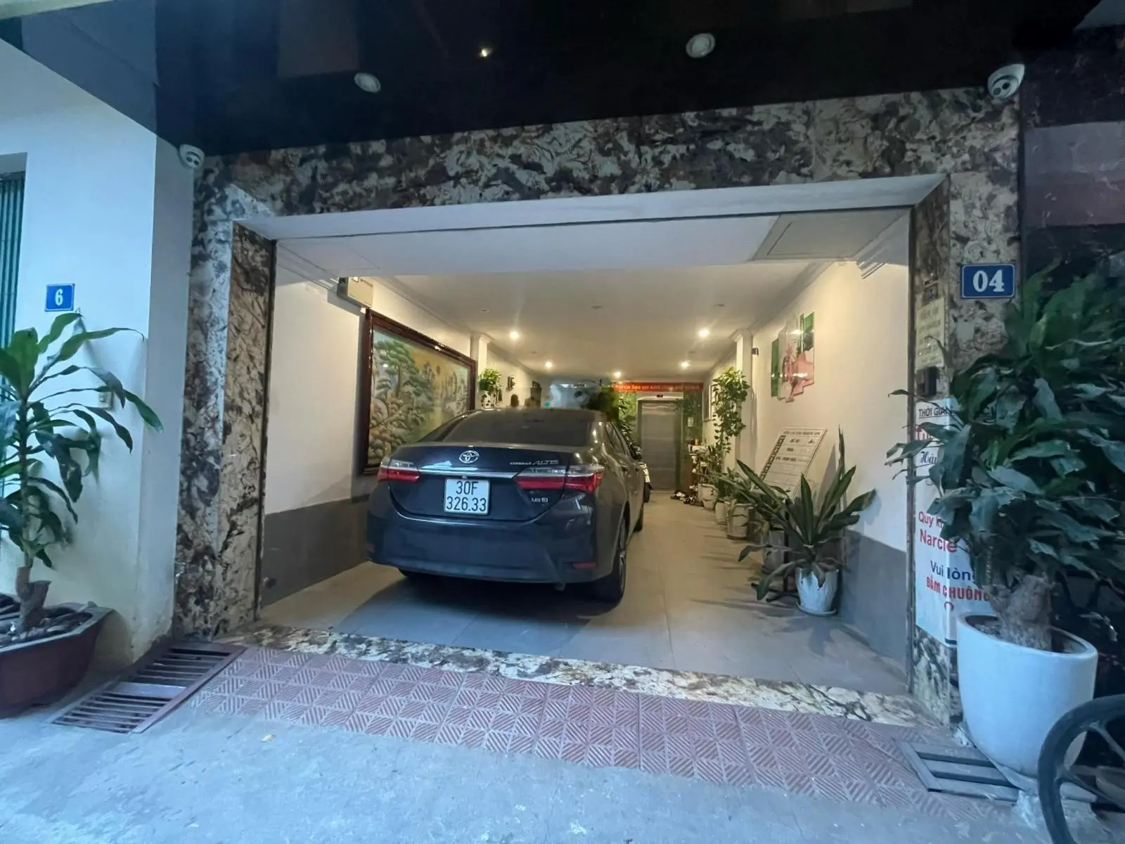 Lô góc kinh doanh, oto tránh, nhà 5 tầng dân xây cách phố Cao Lỗ huyện uỷ Đông Anh 150m. 0963 781 ***
