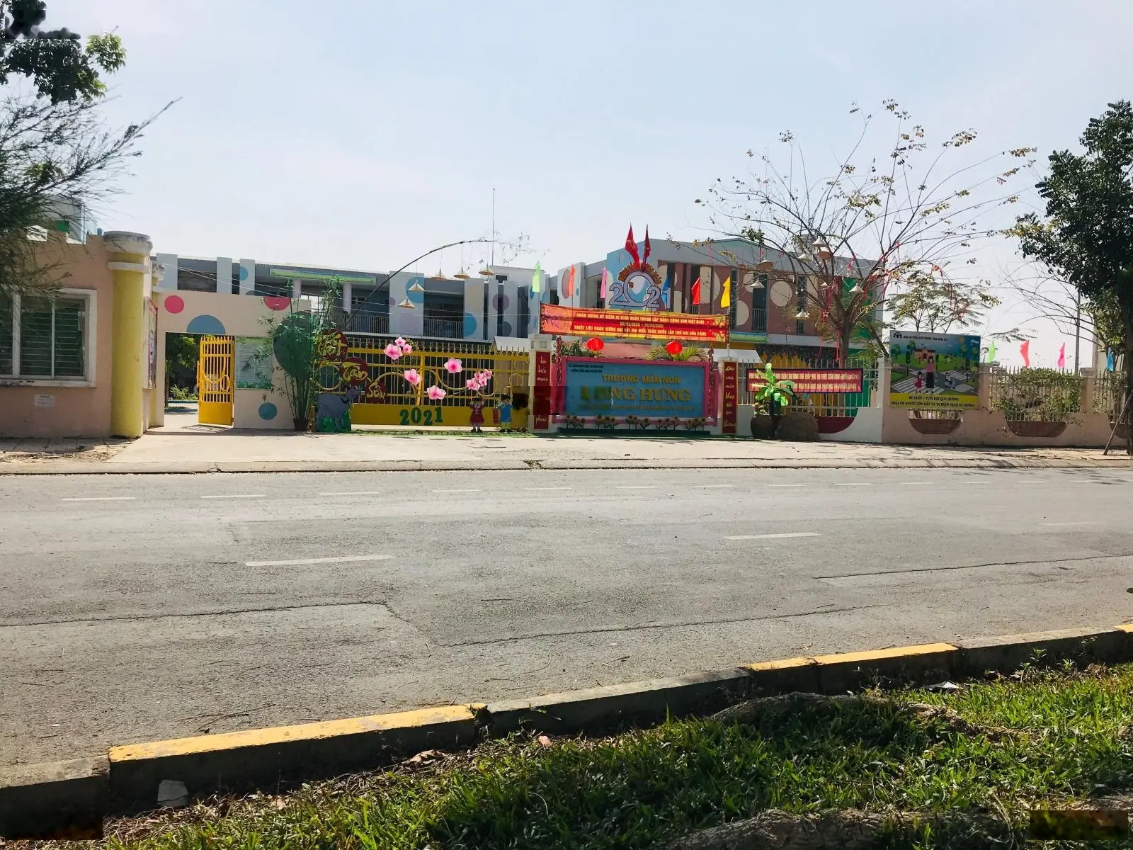 Cắt lỗ 300 triệu, bán nhanh lô đất 2 mặt tiền lớn 21m thông ra trục chính khu Long Hưng City