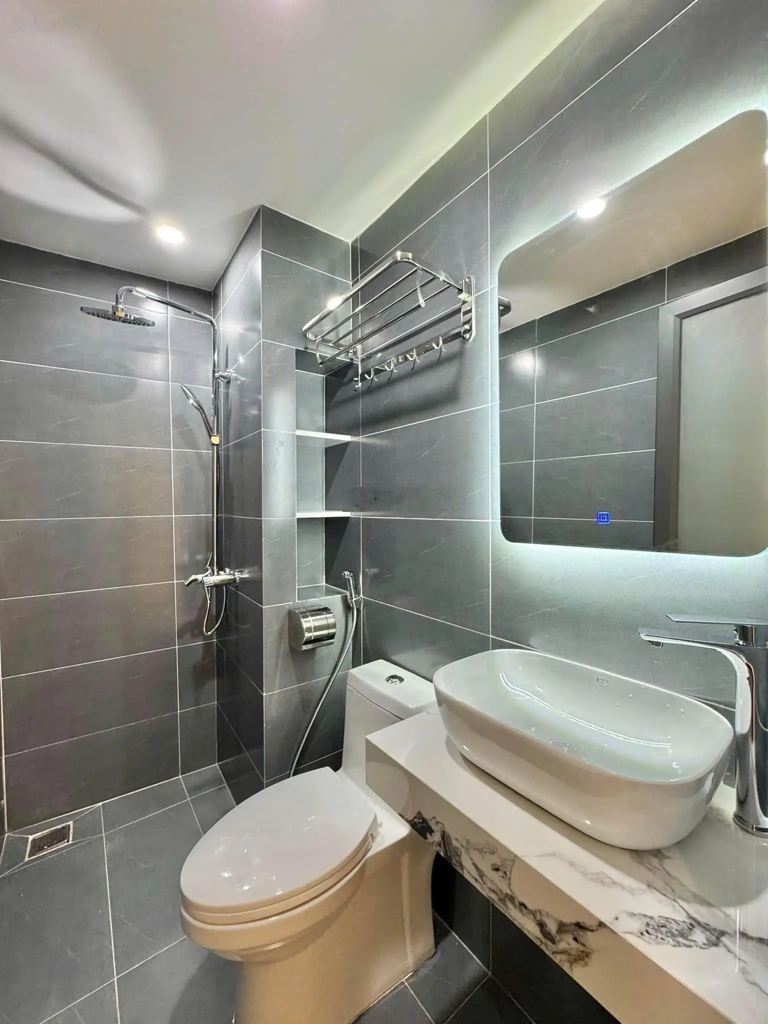 Bán gấp nhà đẹp giá rẻ cần đước long an đang cho thuê 7tr/tháng 1 trệt - 1 lầu - 3 pn - 3 wc