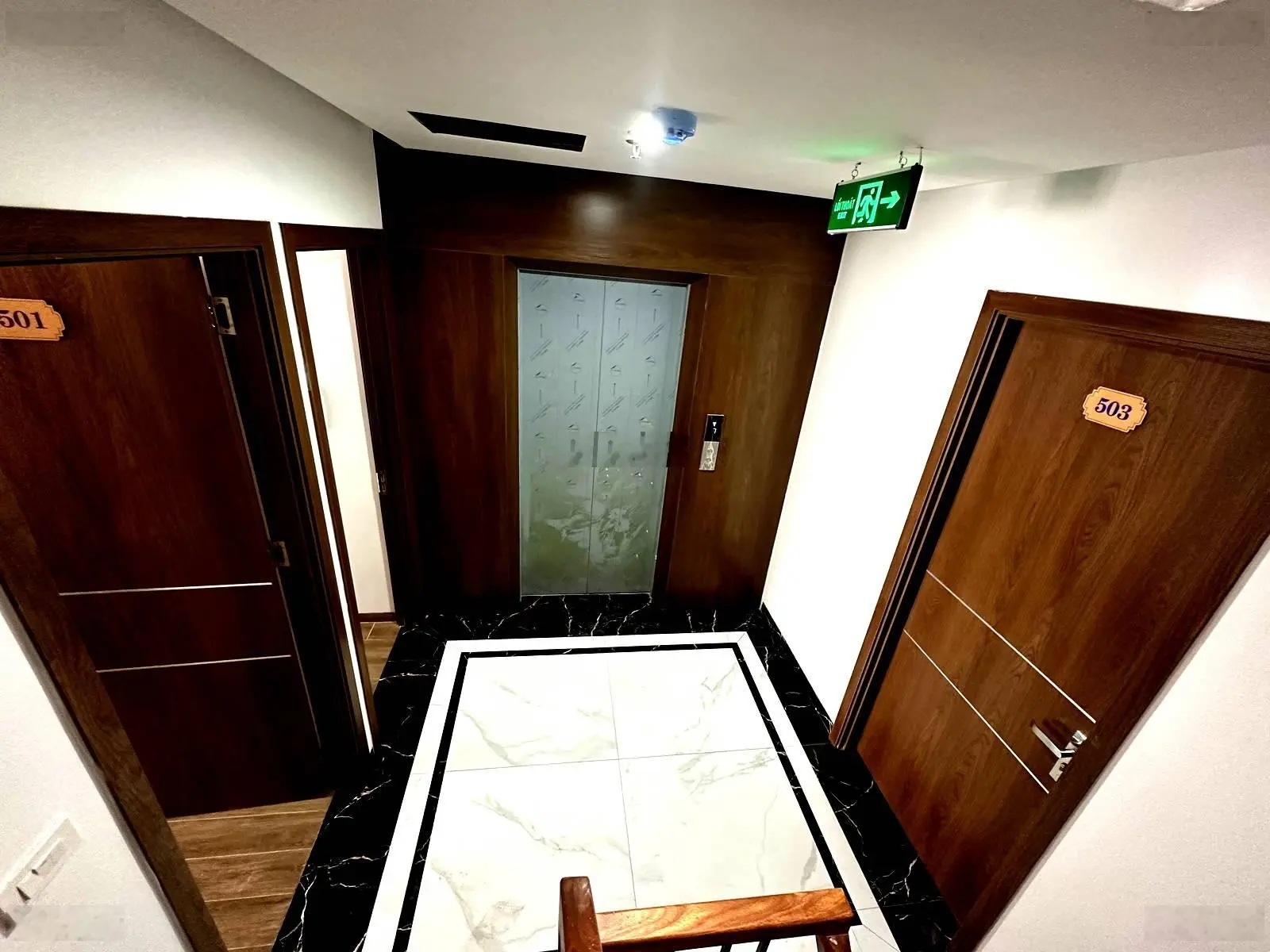 Bán nhà xây mới 100% full nội thất ngõ 66 Võng Thị Diện tích 100m2, 7 tầng, MT 5,7m, giá 26 tỷ