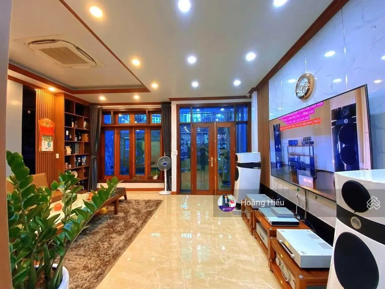 Bán nhà Cầu Giấy, cực đẹp, sát mặt phố, tặng nội thất, 2 thoáng, ngõ to thông, 40m2, 4 tầng