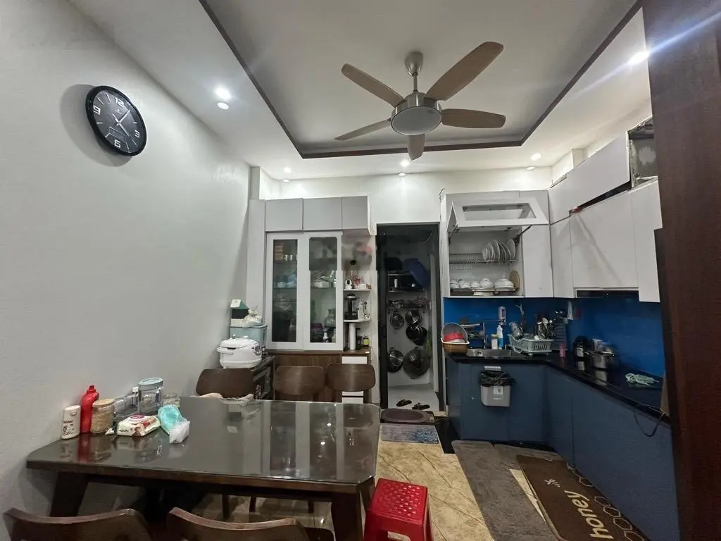 Nhà Bến xe Mỹ Đình, 43m2, 4 tầng dân xây. Nội thất đẩy đủ.