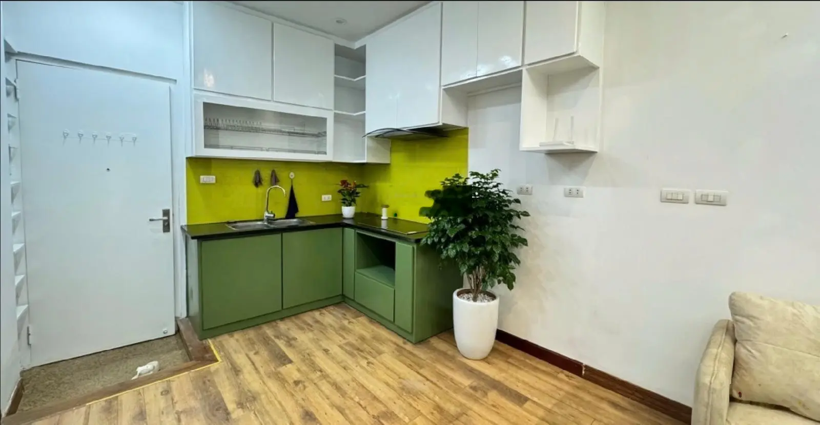 Bán C.C B3 Nguyễn Khánh Toàn 55m2 , 2PN , tặng nội thất xịn, ở ngay, giá 3,68 tỷ