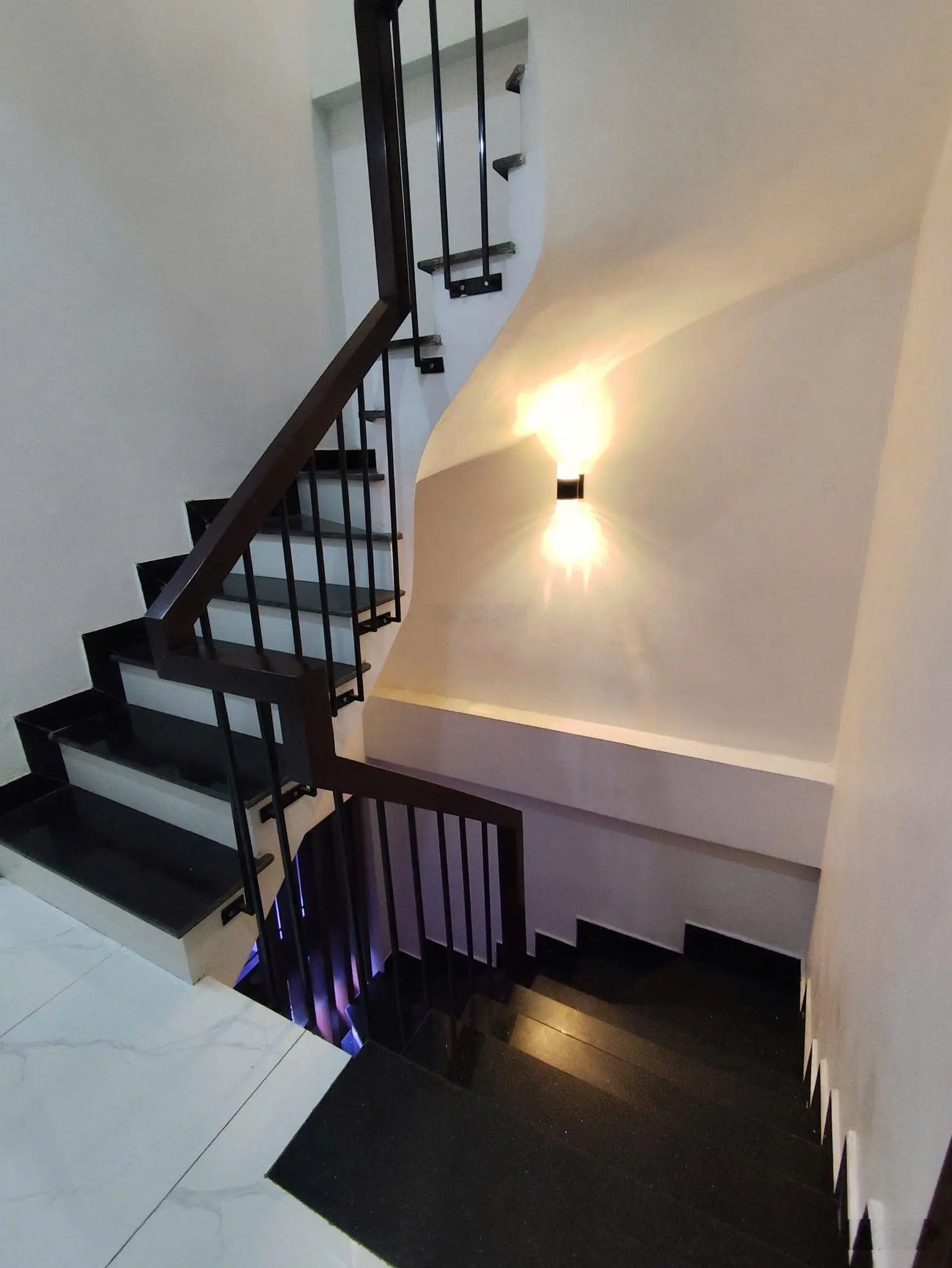 Bán Nhà Trần Cung 38m-Mt4m Dân Xây Phân Lô , 3 Thoáng , Ngõ Nông , Cạnh Phố , Ô Tô Đỗ Cách 20