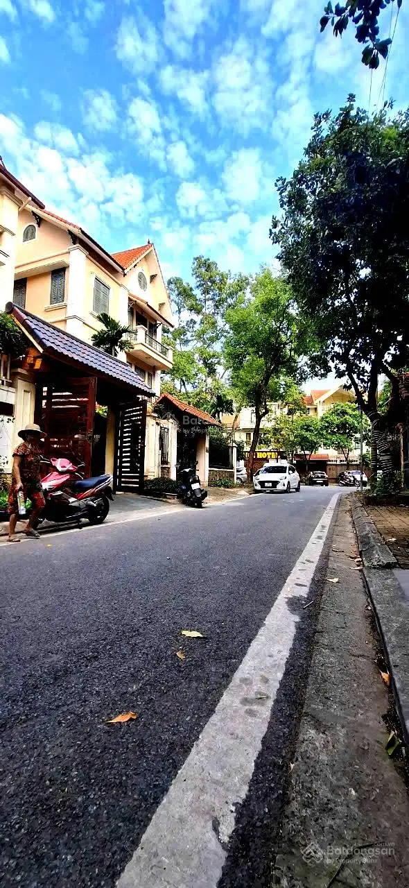 Siêu hiếm biệt thự đơn lập đẳng cấp Linh Đàm - Vị trí siêu đắc địa - DT 232m - MT 12,5m - giá 45 tỷ