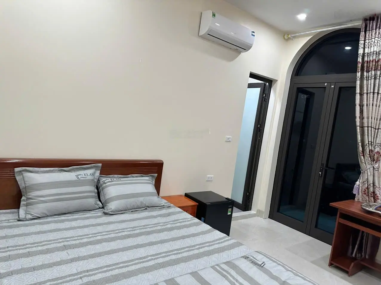 Bán khách sạn mini 20 phòng đường Lý Đạo Thành ngay sát chợ Hoà Đình DT 110m2 MT 5.5m hướng TB