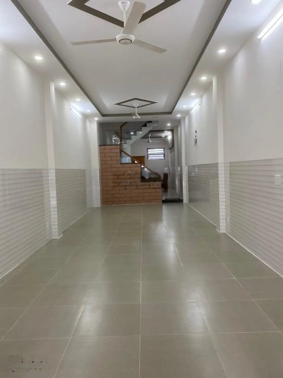 Bán nhà mặt tiền Bình Trị Đông, Quận Bình Tân. 4,10x27m, đúc 4 tấm nhà mới. Khu dân cư sầm uất