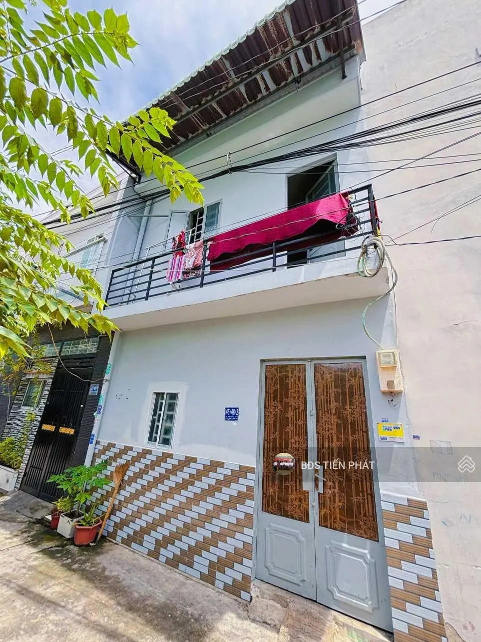Nhà bán sổ hồng riêng. 45/48/ Lê Đình Cẩn. DT: 4,5 x 3,5m, 1 trệt 1 lầu. Giá: 1.98 tỷ