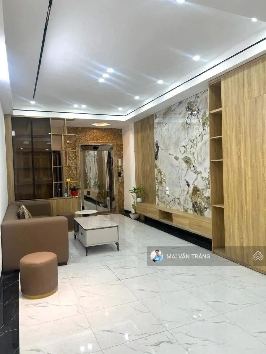 Hơn 8 tỷ! Bán nhà mễ trì hạ nam từ liêm, 40mx5t thang máy,lô góc 2 thoáng,20m ra ô tô,ngõ rộng 2.5m