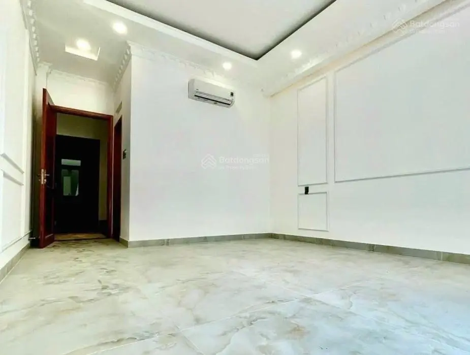 Bán Nhà ôtô đậu sảnh, Huỳnh Văn Bánh, DT: 63m2 (4,1m x 16m), 3 lầu, giá 11,9 tỷ
