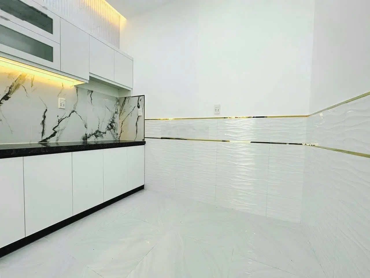 Chính chủ cần bán, DT 36m2, 1 trệt 2 lầu 4pn 3nvs, SHR đầy đủ, Full NT, Giá 3tỷ3 còn TL