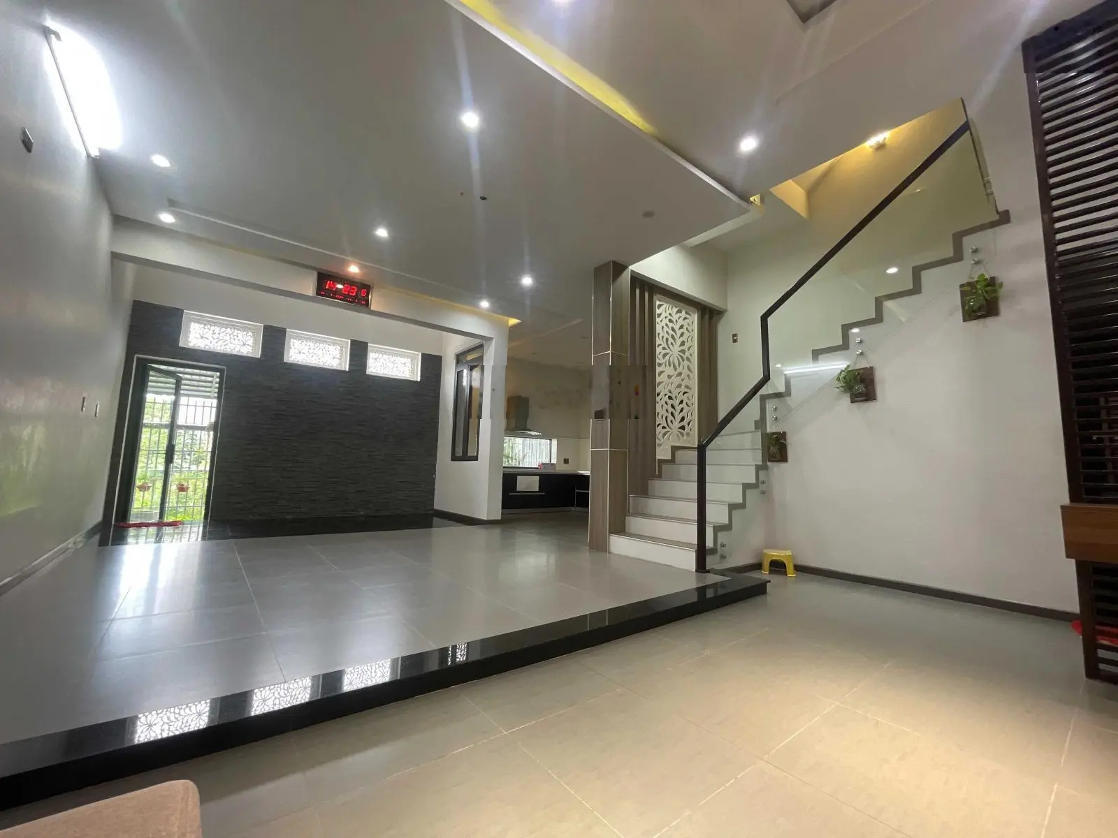 Bán nhà Ngọc Bảo Viên - Trương Quang Cận - đối diện bờ hồ