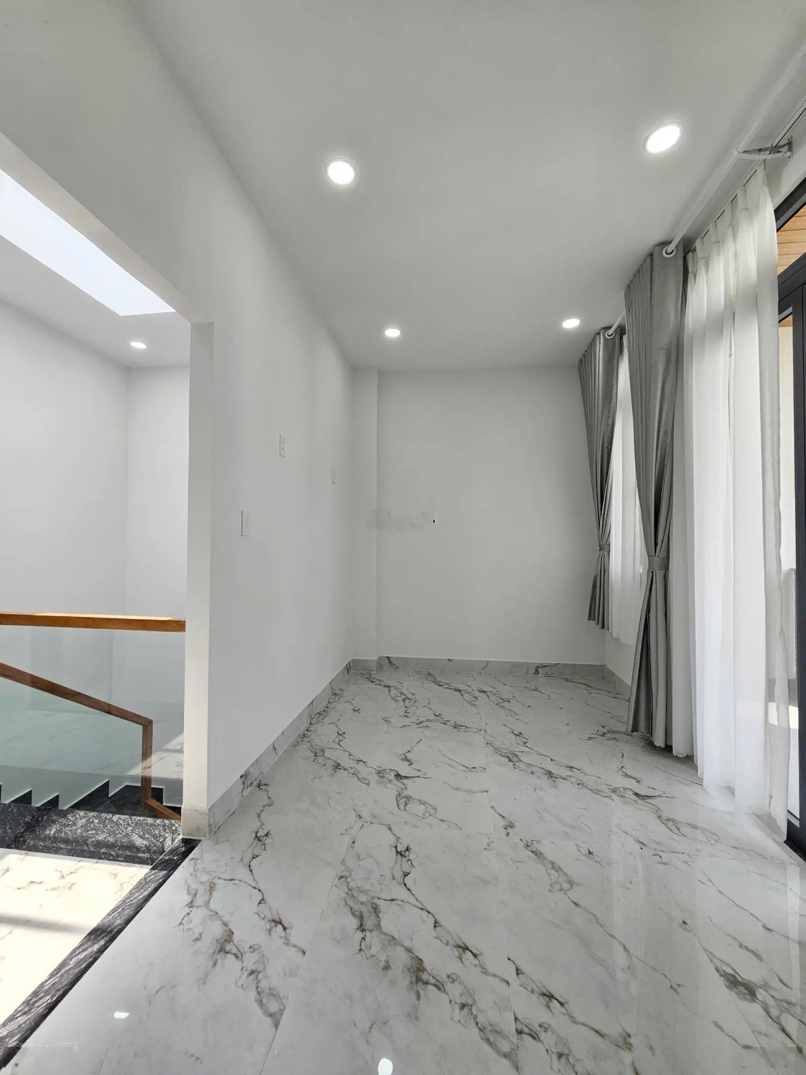 Nhà hoàn công: 6tỷ200, nhà 1 trệt 3 lầu full nội thất KDC đẹp cạnh Làng Đại Học Quốc Gia TP. HCM