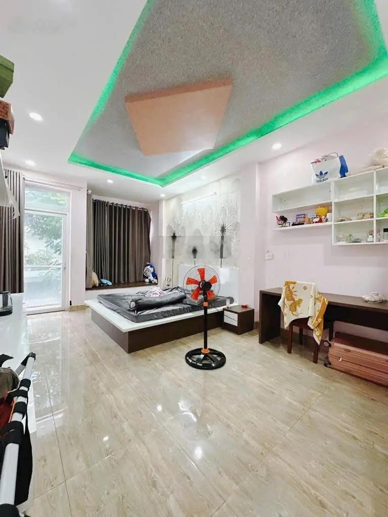 Bán nhà mặt công viên nội bộ đường rộng 12m - Xe hơi xếp hàng