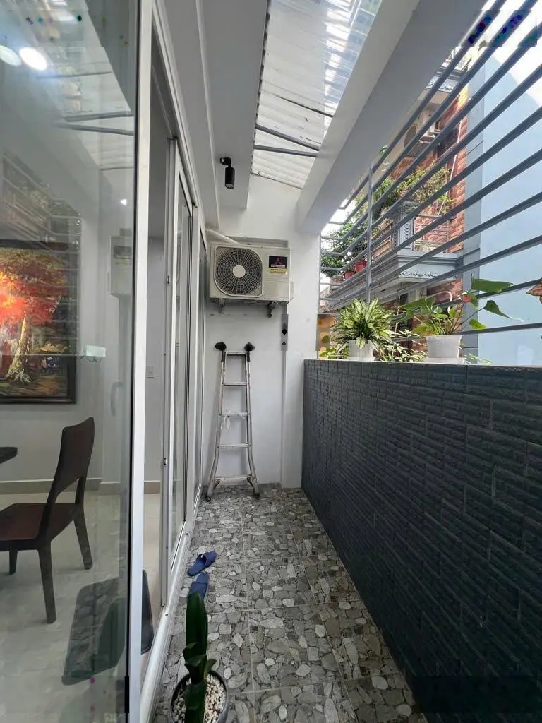 Bán nhà phố Vũ Đức Thận, Long Biên - sinh dòng tiền lớn, đường 2 ô tô tránh, vỉa hè rộng thoáng