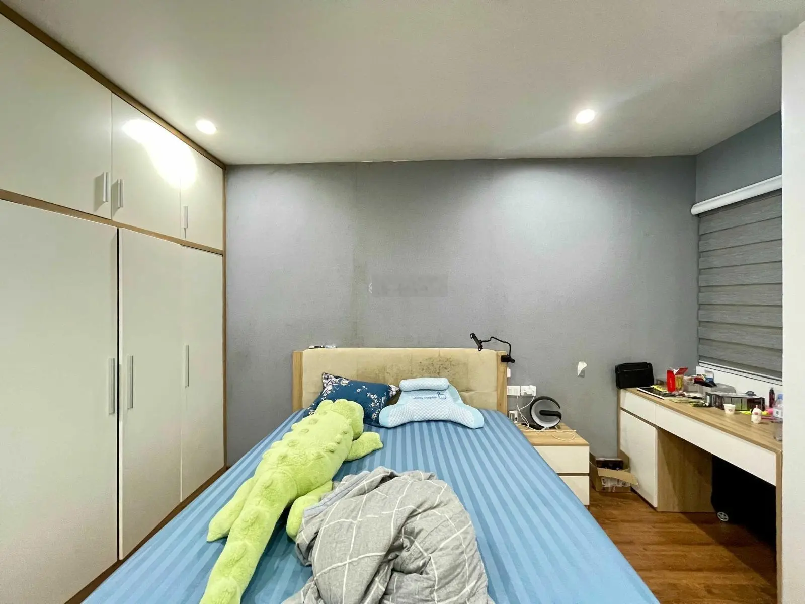 Em cần bán căn 2 ngủ chung cư Lotus Central, đủ nội thất, đang cho thuê 16tr/tháng, giá bán 3,xtỷ