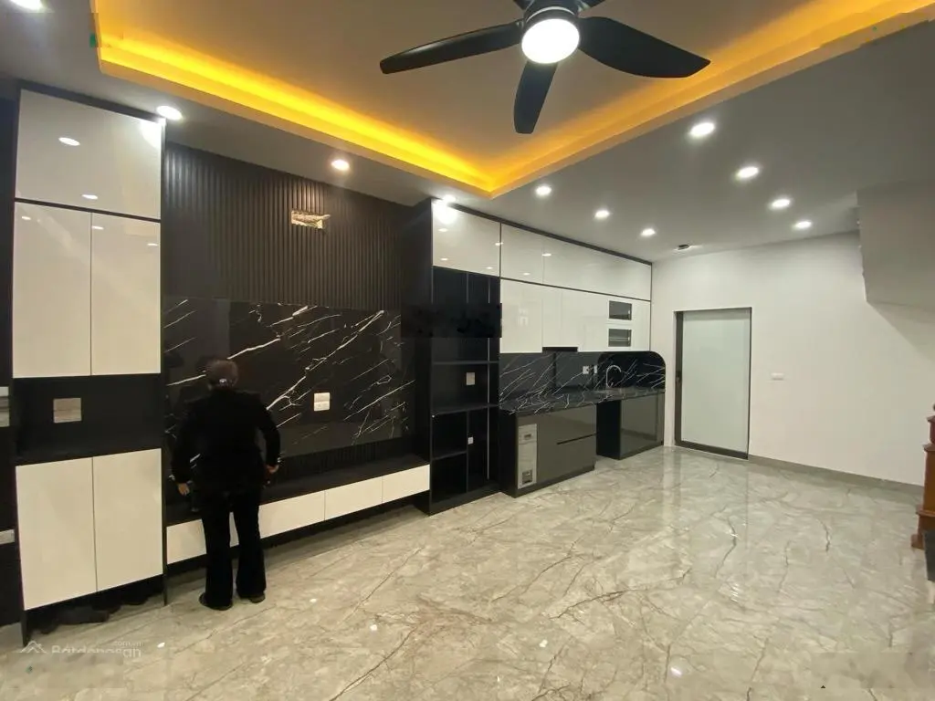 Sao phải về quê? Nhà phố đẹp, rộng rẻ đây ạ! Duy nhất Minh Khai 1 căn 49.8m2, MT 5m 9.8tỷ thang máy