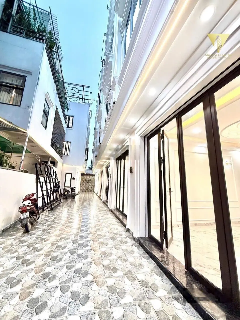 Dãy nhà văn minh cực VIP khu Hồ Sen - Nguyễn Công Trứ. Sân chung 4m. Ngõ nông. 3,8 tỷ