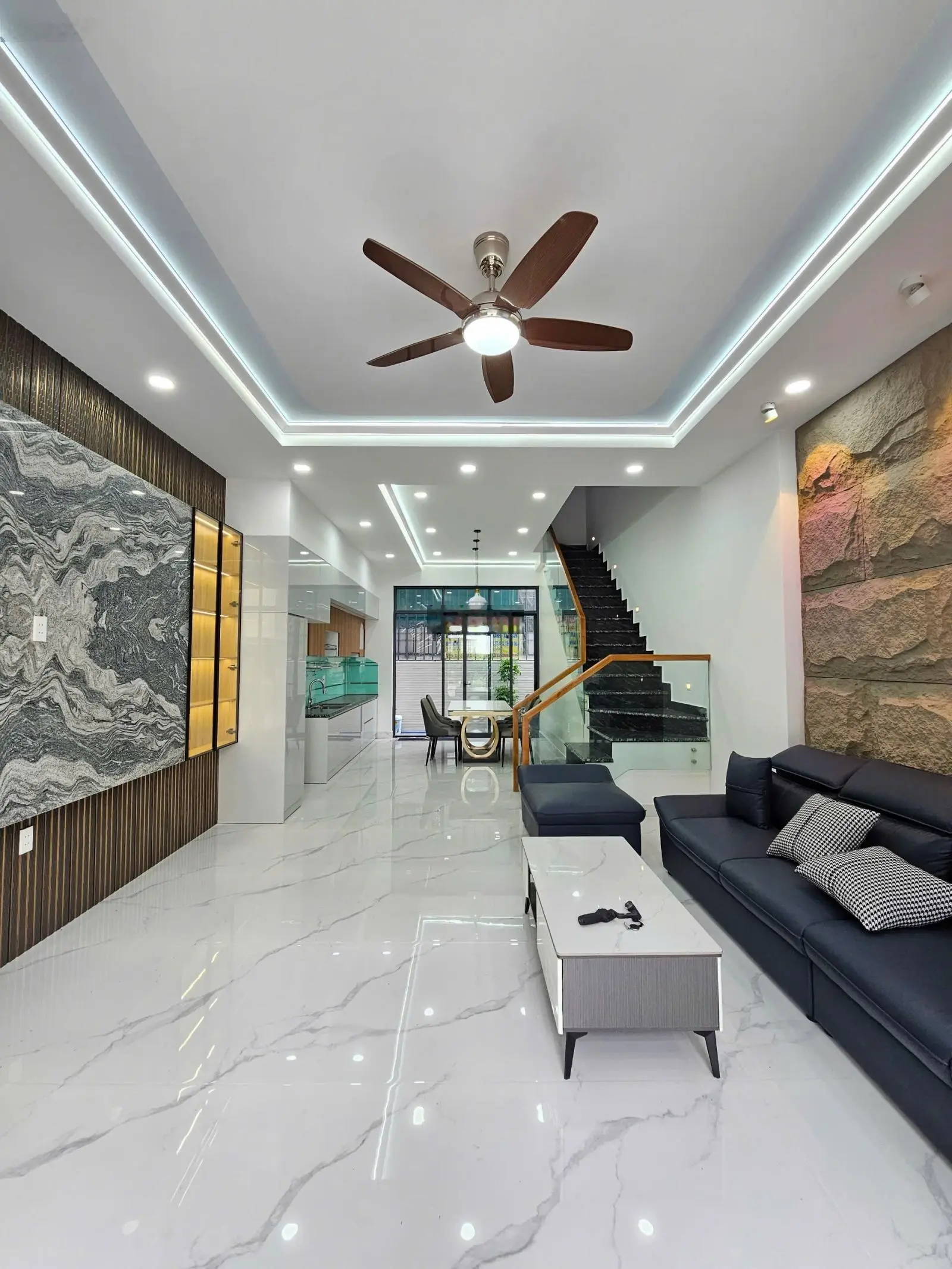 Nhà hoàn công: 6tỷ200, nhà 1 trệt 3 lầu full nội thất KDC đẹp cạnh Làng Đại Học Quốc Gia TP. HCM