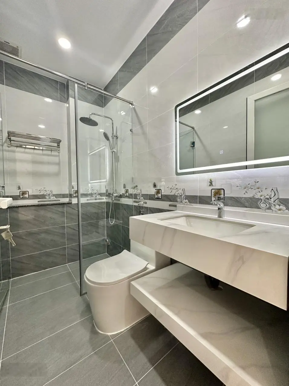 Ngân hàng thanh lý nhà 4 x 20m đúc 4 tầng - ngay mặt tiền tỉnh lộ 10 tiện kinh doanh buôn bán
