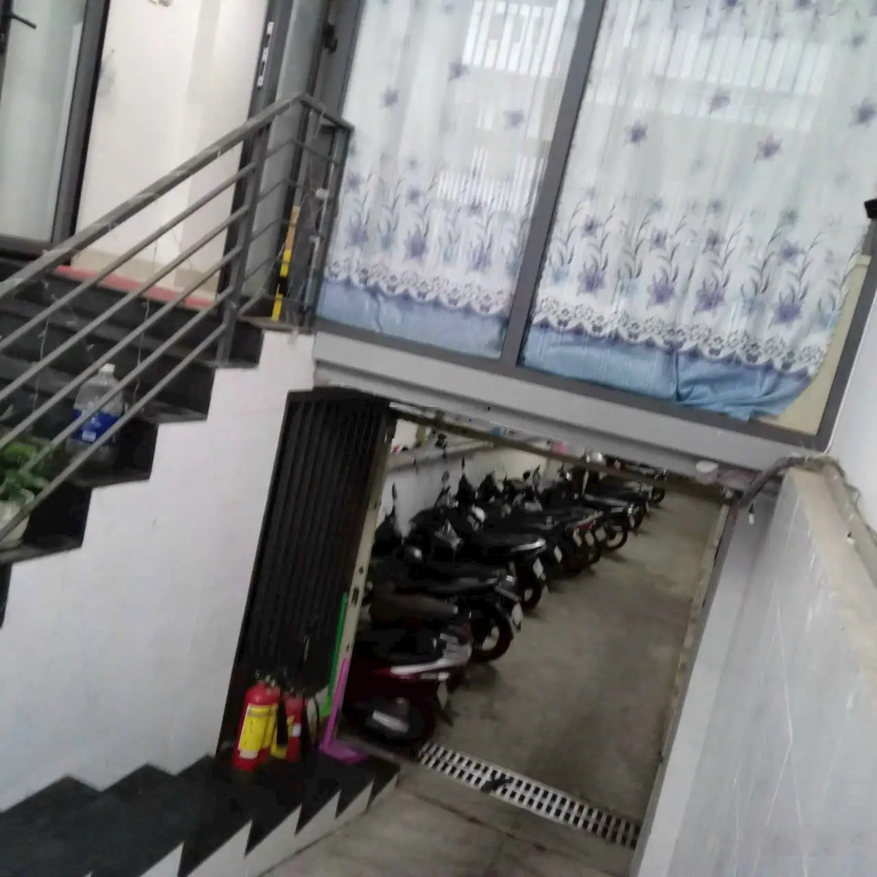 SIÊU PHẨM: CHDV Lý Chính Thắng, P8, Q3. DT 4.1m x 30m. KC: hầm 5 tầng 24PN TN: 150tr/th .Giá 27 tỷ