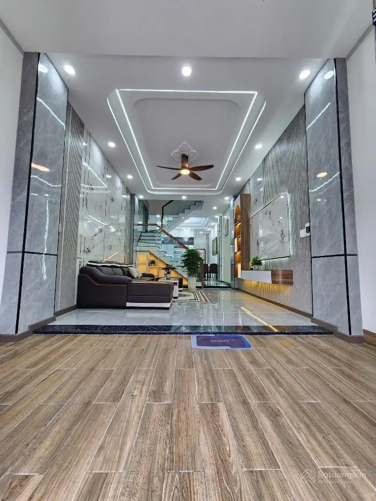 Nhà gần Sài Gòn: 4,6 tỷ, nhà 1 trệt 2 lầu đầy đủ nội thất KDC gần trung tâm y tế Dĩ An, TP. Dĩ An