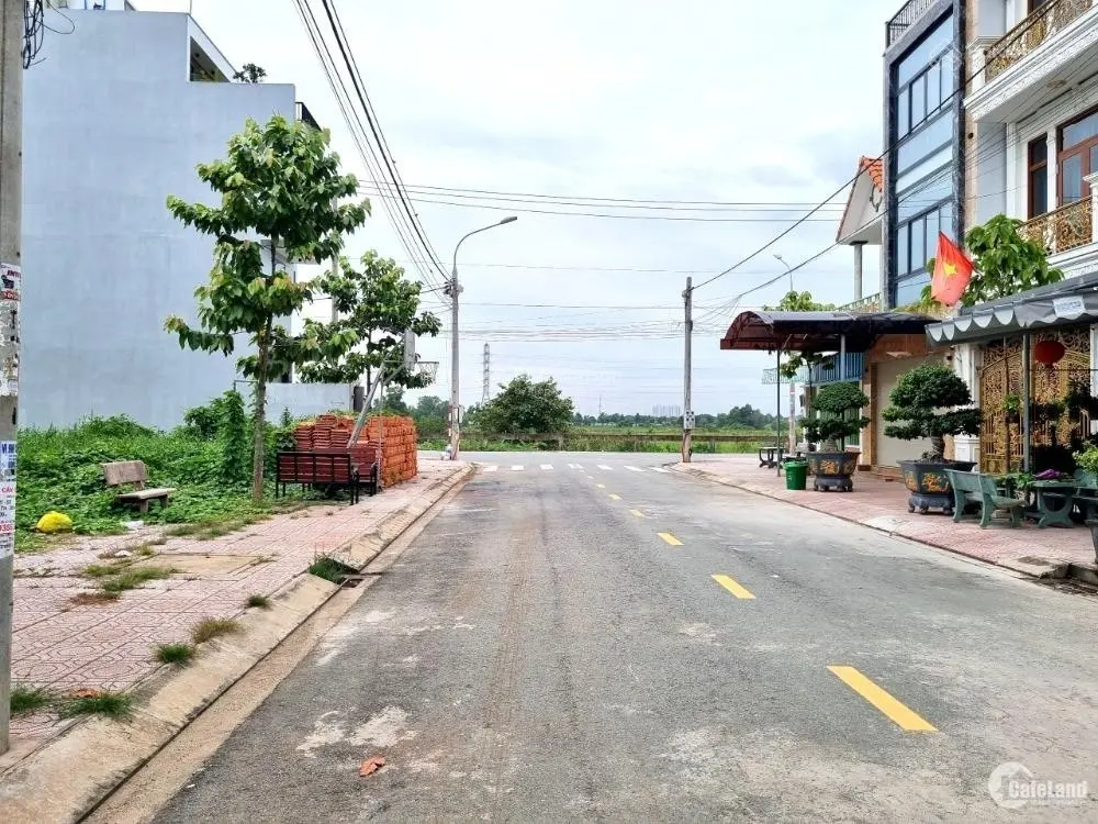 Tôi chính chủ cần bán đất đường Lê Bôi p7 Q8 - giá 2tỷ8/80m2.Sổ riêng , Full thổ cư 100%
