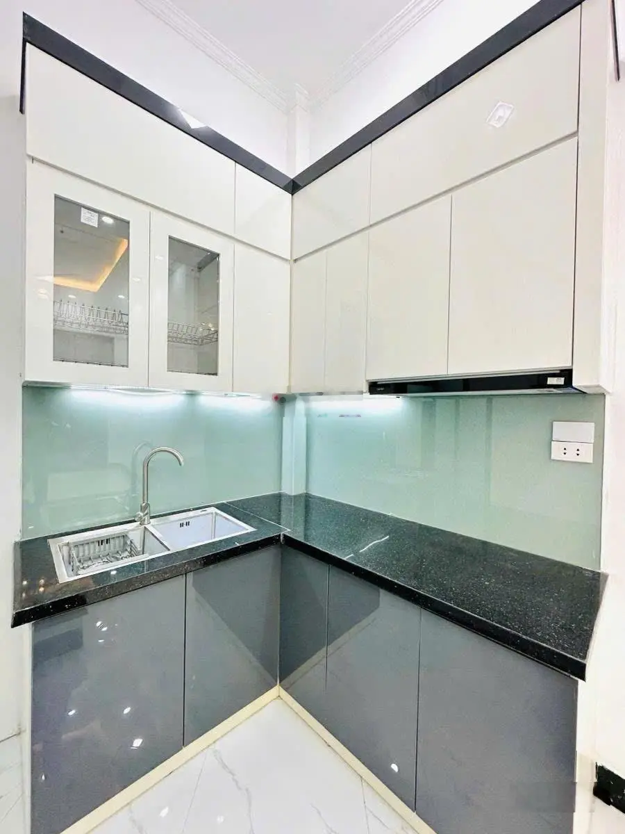 Bán nhà ngõ 296 Lĩnh Nam - ngõ nông - gần phố - 25m2 - 5 tầng - sổ đỏ CC - 4.76 tỷ - 0921476396