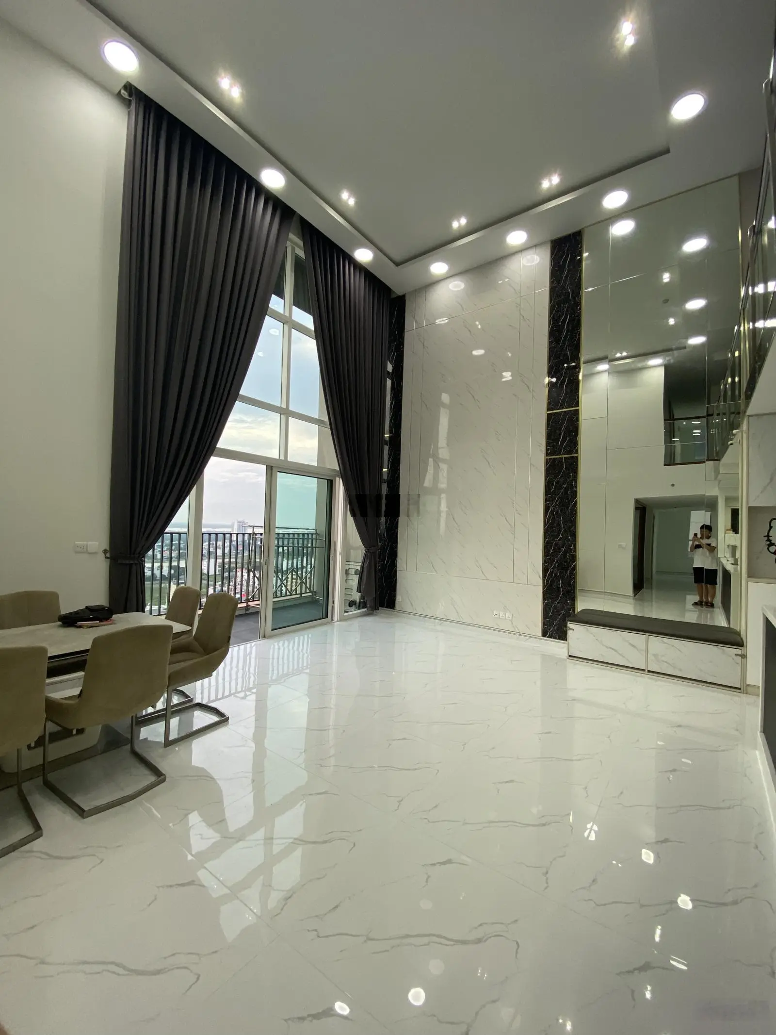 chủ nhà gửi bán gấp căn duplex 4 phòng ngủ tầng cao view nội khu giá bán 17,5 tỷ thương lượng