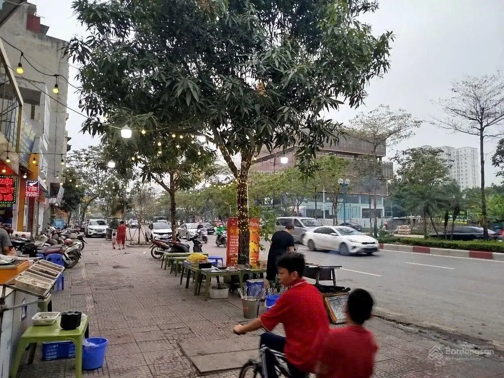 Bán nhà phố Thạch Bàn Long Biên 120m2 4 tầng giá chào 14tỷ 8. Mặt tiền 6.5m sát mặt phố - ô tô đỗ