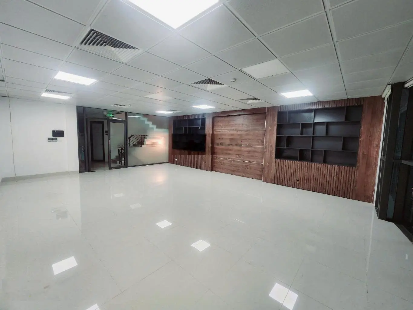 8 Tầng,77m2, Mặt phố Tân Mai, Phường Tương Mai, quận Hoàng Mai, dòng tiền 2 tỷ/năm