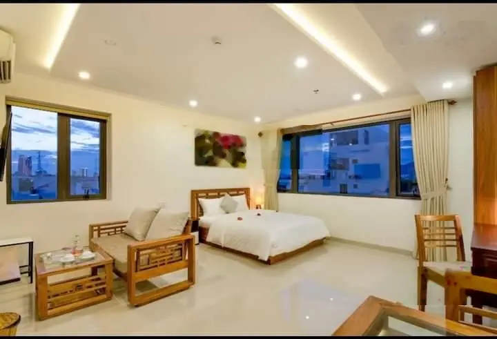 Bán toà khách sạn & căn hộ mặt tiền đường lê thước vị trí sát biển .