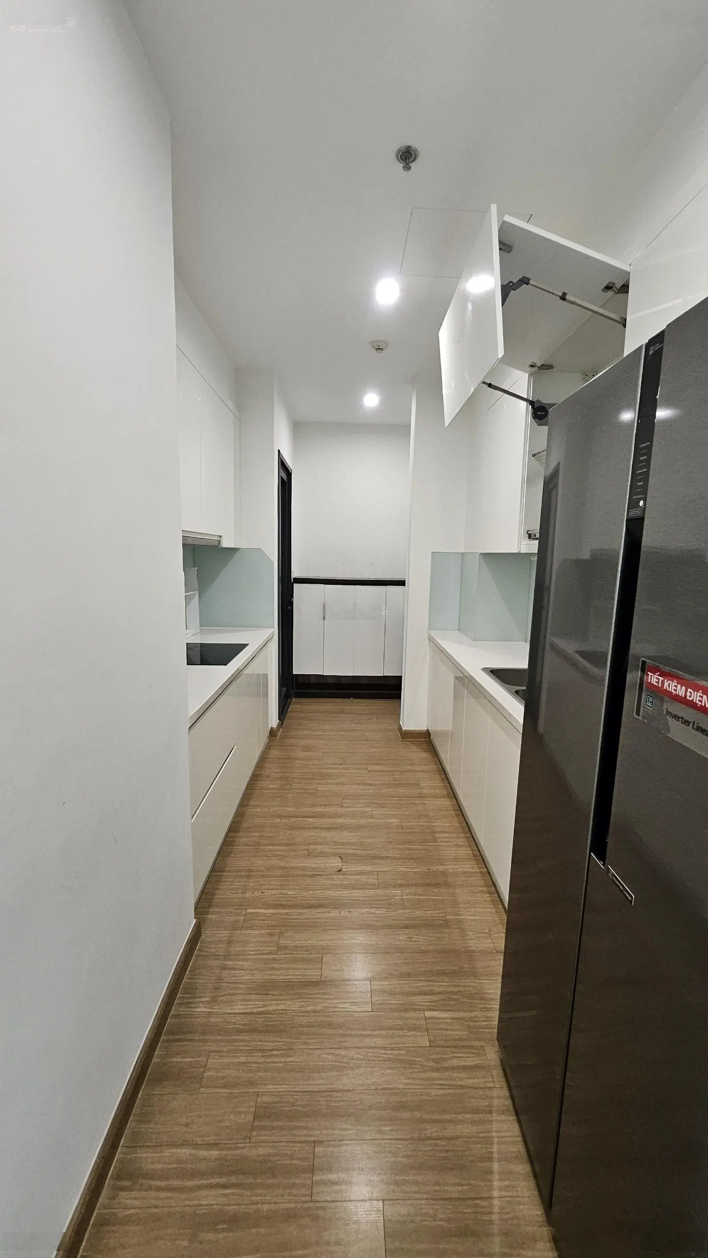 Bán căn hộ 3PN 105m2 view hồ Vinhomes Sky Lake. Giá 10.5 tỷ. LHTT: 0852 891 ***