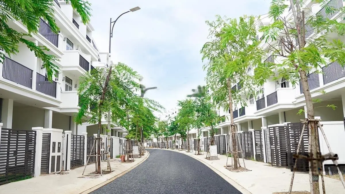 Cần bán gấp căn liền kề hướng Nam mát mẻ thanh toán chỉ 30% giá tốt phù hợp đầu tư. LH 0946 576 ***