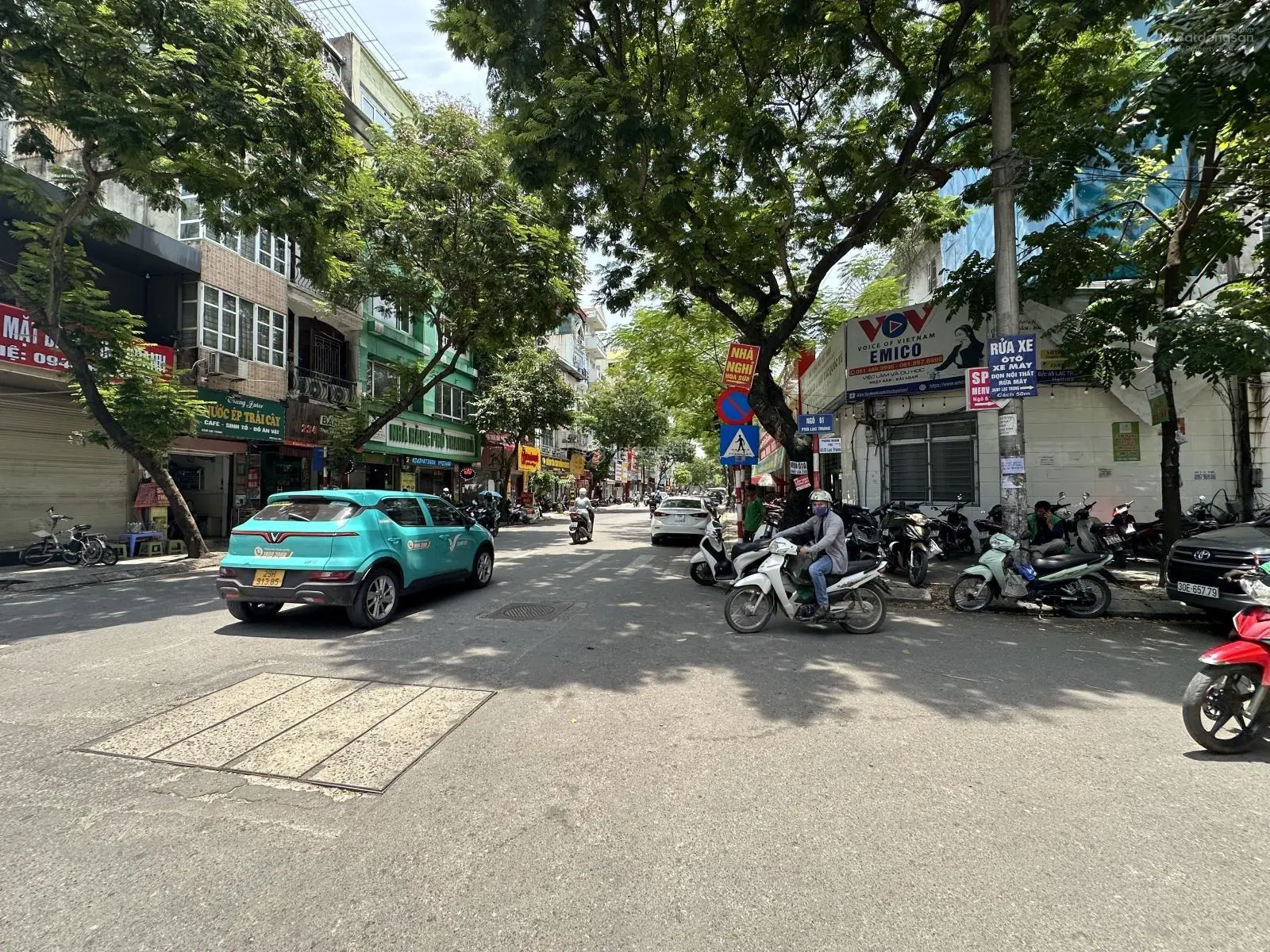 Cần bán nhà ngõ 61 lạc trung, phân lô, ô tô tránh, vỉ hè rộng, ở và kinh doanh tốt