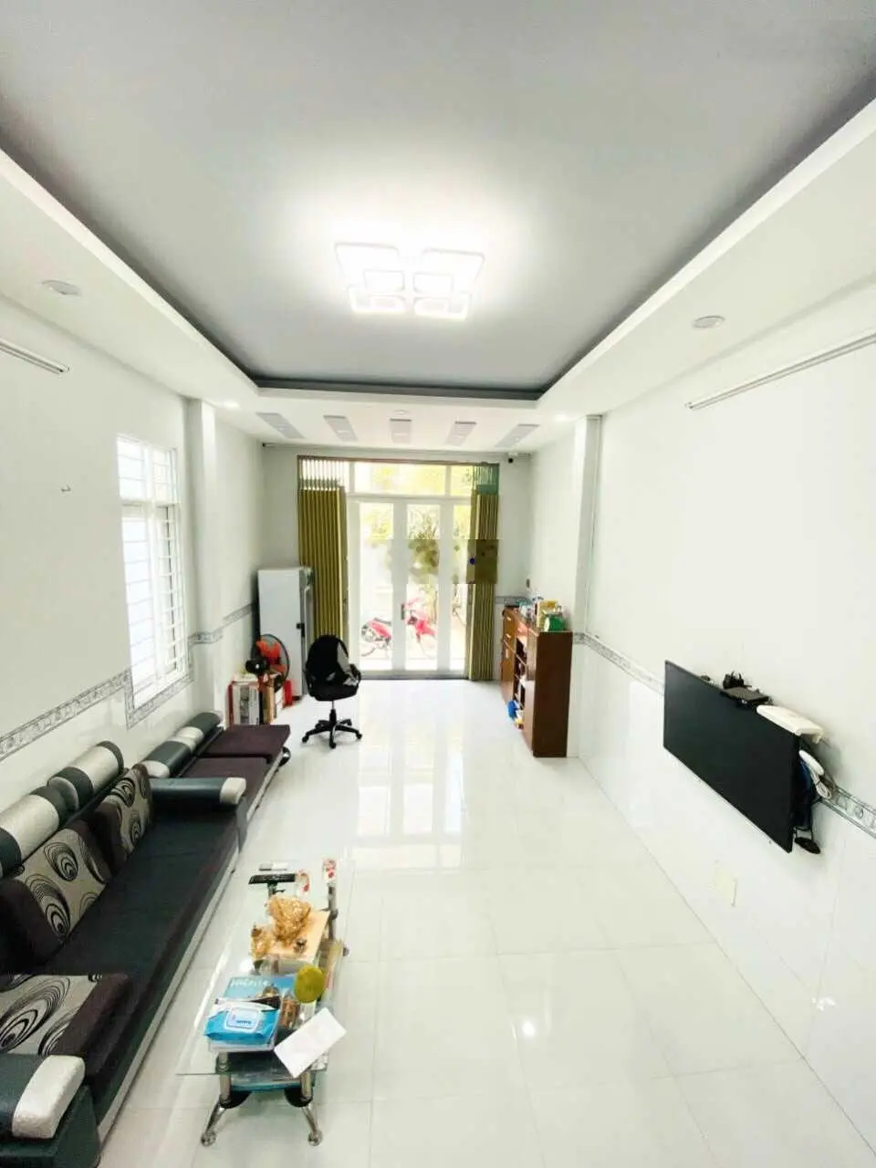 Bán đất biệt thự có 2 căn nhà 1trệt 1 lầu gần đường CMT8 DT 9x35m, SHR tại Quang Vinh chỉ 6.39tỷ TL