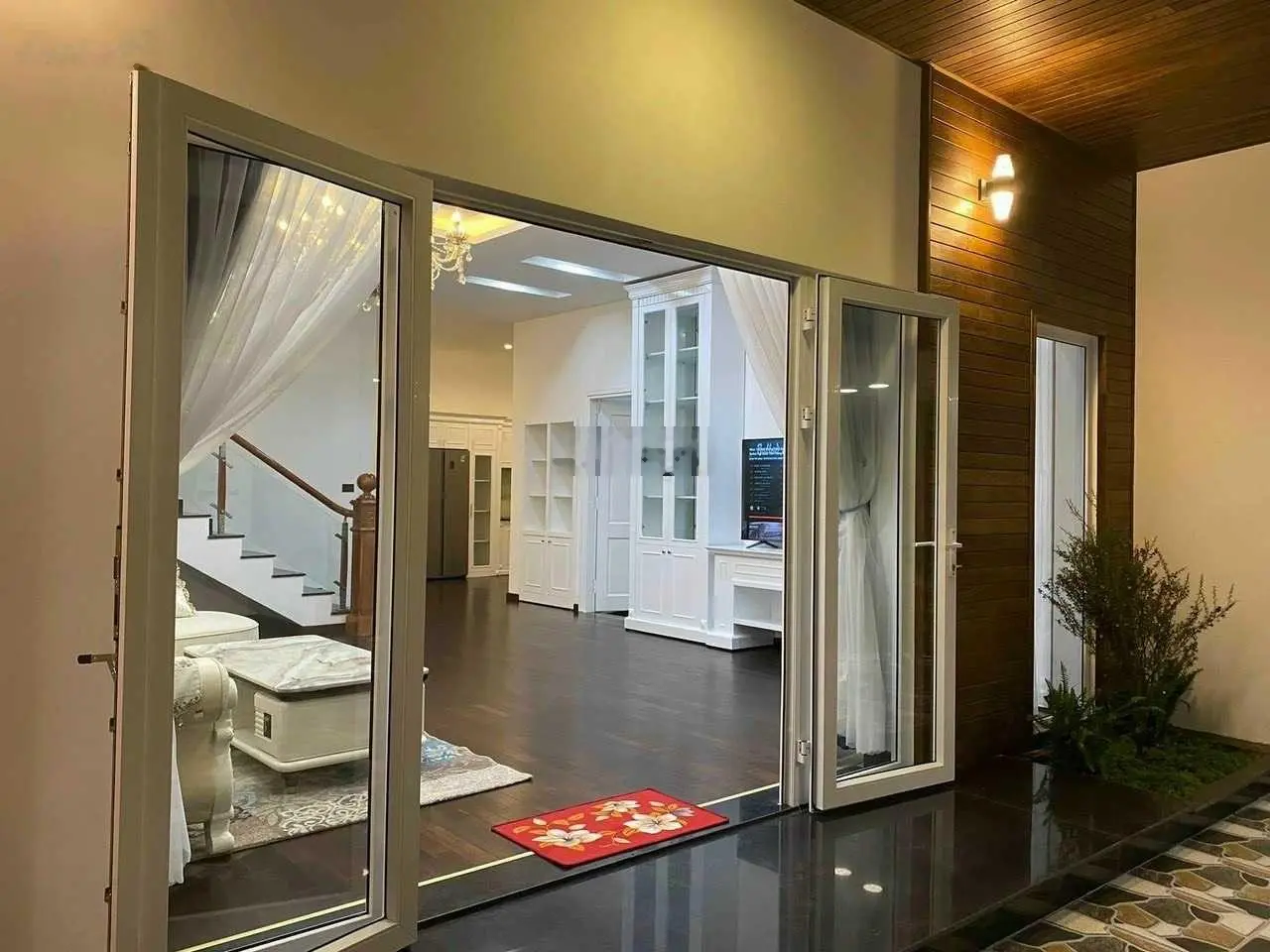 Villa hiện đại Smarthome Nam Hồ 200m2 ngang 12,8m 3 tầng đầy đủ nội thất đã hoàn công giá chỉ 11 tỷ