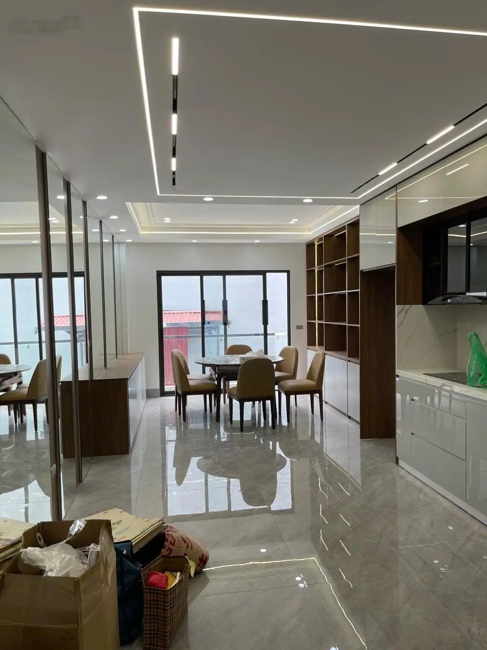 Bán nhà 6 tầng 42m lô góc, thang máy, ô tô vao nhà,o tô tránh, cạnh TĐC Giang Biên. Nhỉnh 7 tỷ
