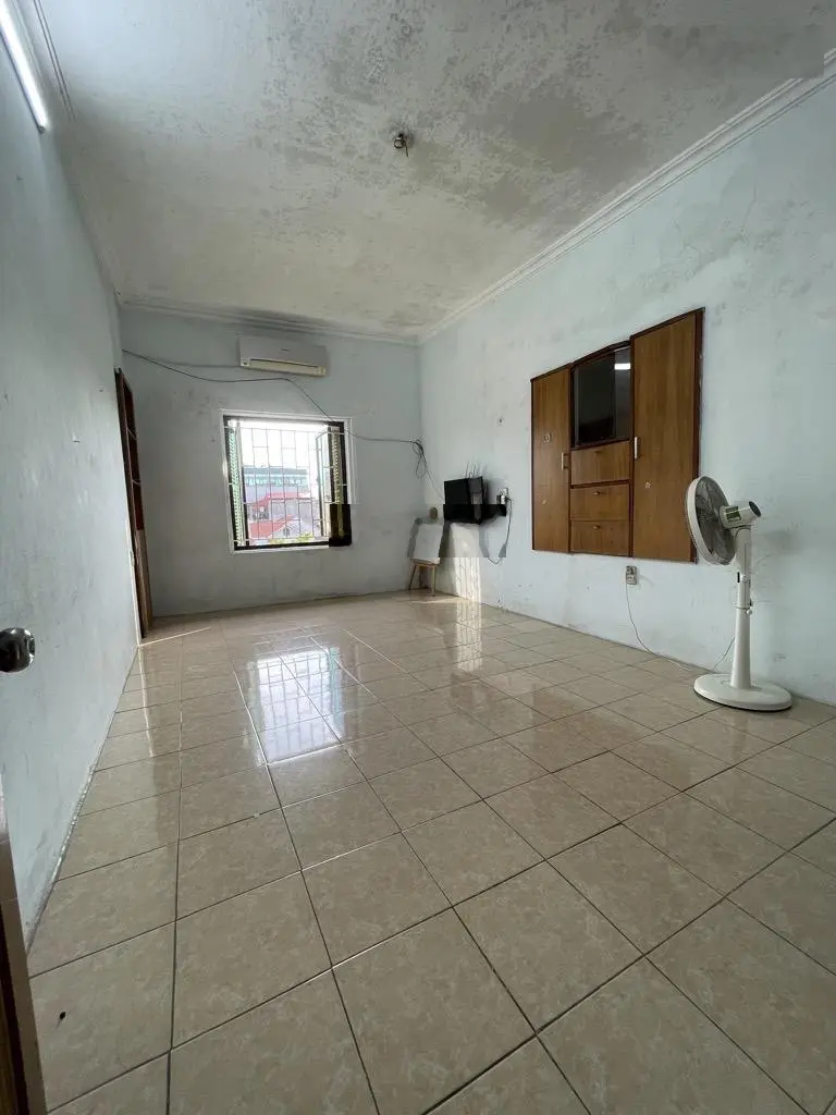 Cực hiếm, bán nhà tập thể doãn kế thiện mai dịch, ô tô đỗ cửa, 83,3m2, giá 2,8 tỷ.