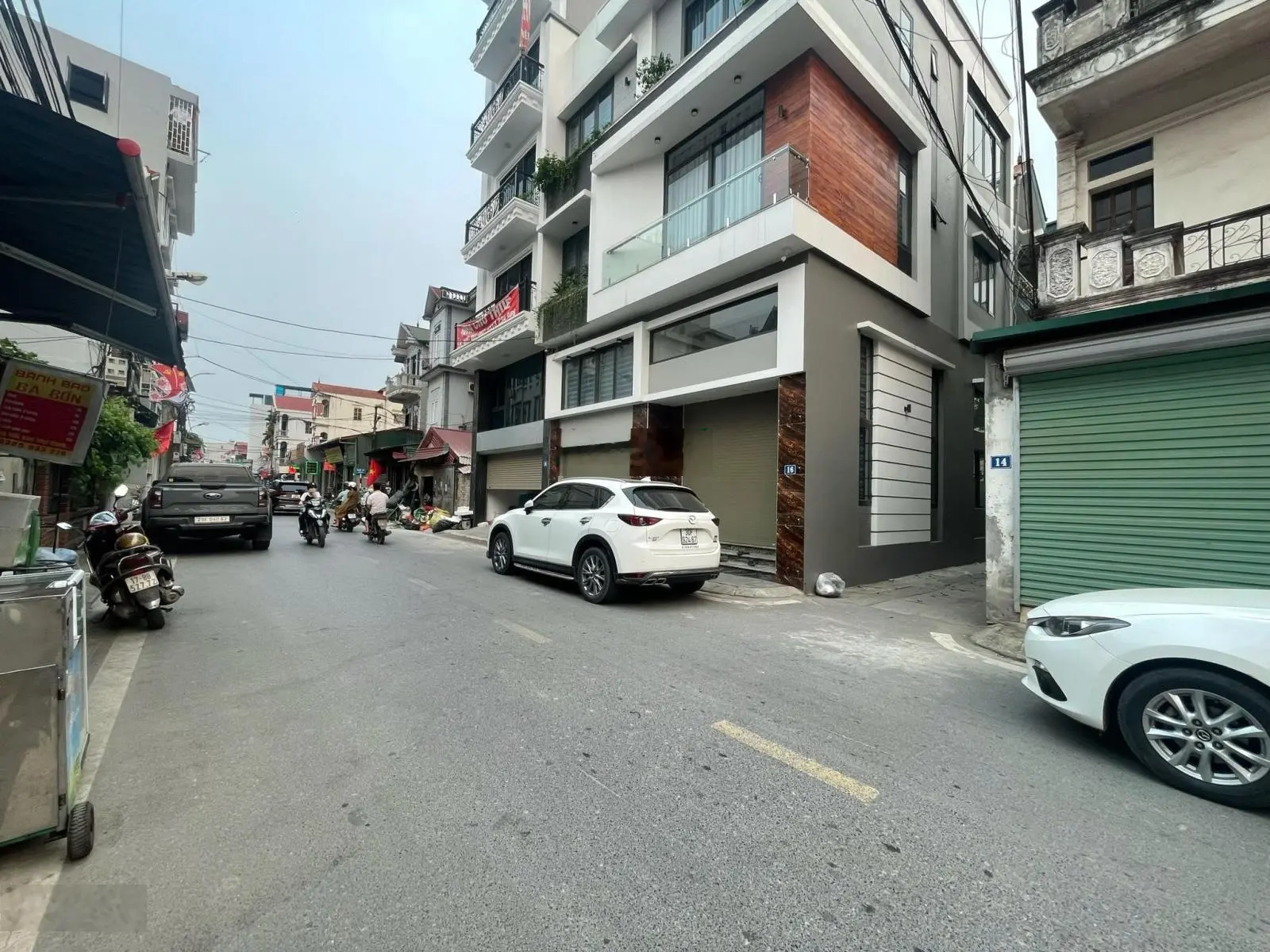 Lô góc kinh doanh, oto tránh, nhà 5 tầng dân xây cách phố Cao Lỗ huyện uỷ Đông Anh 150m. 0963 781 ***