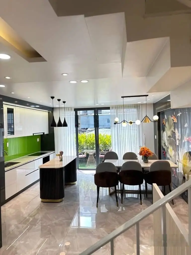 Bán nhà ngộp Trương Quyền-P6-Q3 đang cho thuê 29tr/th. DT 63,9m2 giá 4tỷ180, nằm sát CV Lê Văn Tám