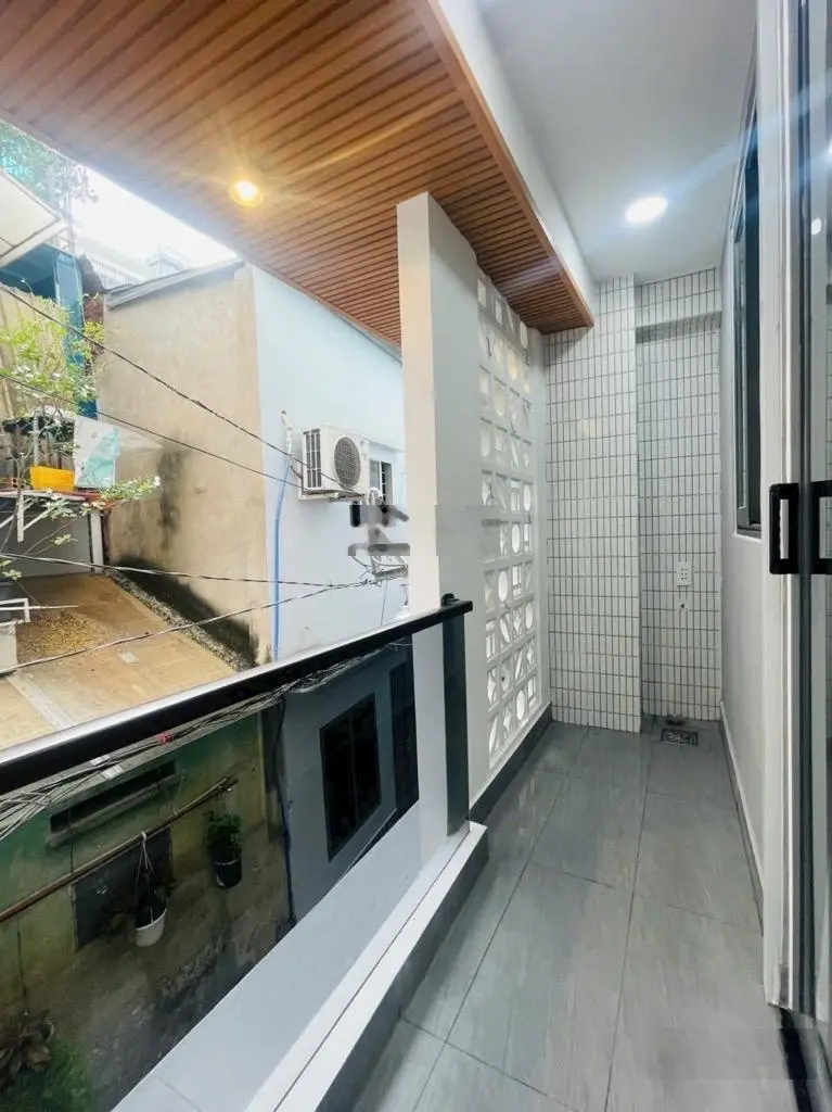 Bán nhà Khánh Hội Quận 4 - 3 tầng - chỉ 3 tỷ - Bề ngang 4m - 28m2 - nhà mới full nội thất