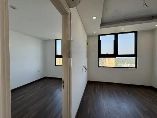 Em bán căn góc thông thủy 78m2, tầng trung đẹp đã sẵn nội thất mới + sẵn sổ. Bao phí