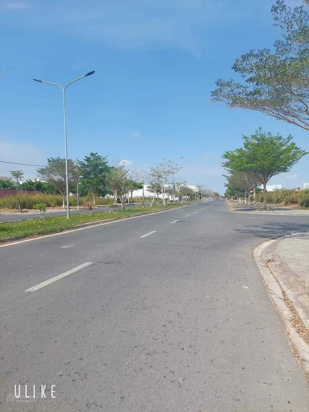 Cần tiền bán gấp lô MT Võ Văn Kiệt, Xã Tân Ngãi, Vĩnh Long gần Chợ Vĩnh Long 120m2 SHR