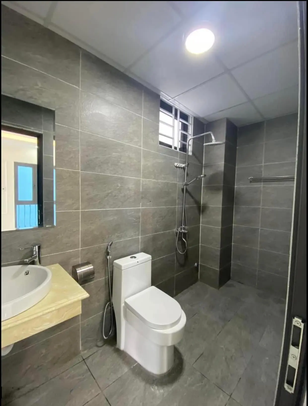 EM CÒN ĐÚNG 1 CĂN NHÀ 4 TẦNG DT:32M2 VỊ TRÍ ĐẸP.NGÕ RỘNG, THÔNG THOÁNG. Ô TÔ ĐỖ CỬA. GIÁ CHỈ 1,9 TỶ