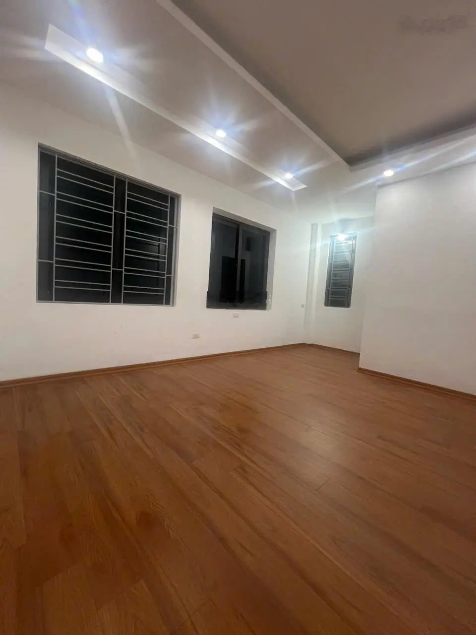 Bán nhà phố Tứ Liên, Tây Hồ, 1 nhà ra mặt phố, thang máy, DT 80m2* 5 tầng* giá 16tỷ