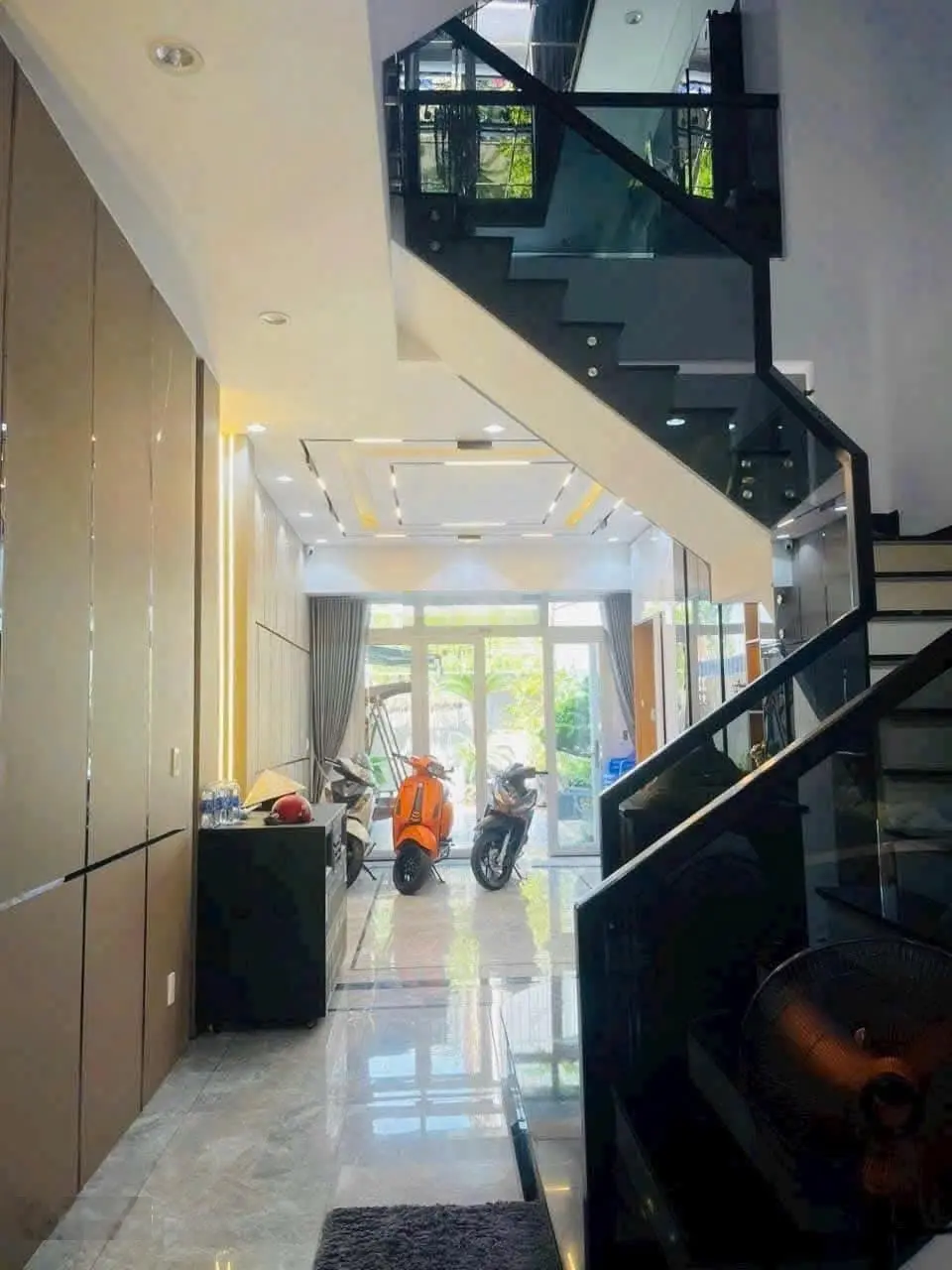 Chủ cần bán nhà đường rộng 8m xe hơi quay đầu 4x17m đúc 4 tấm mới